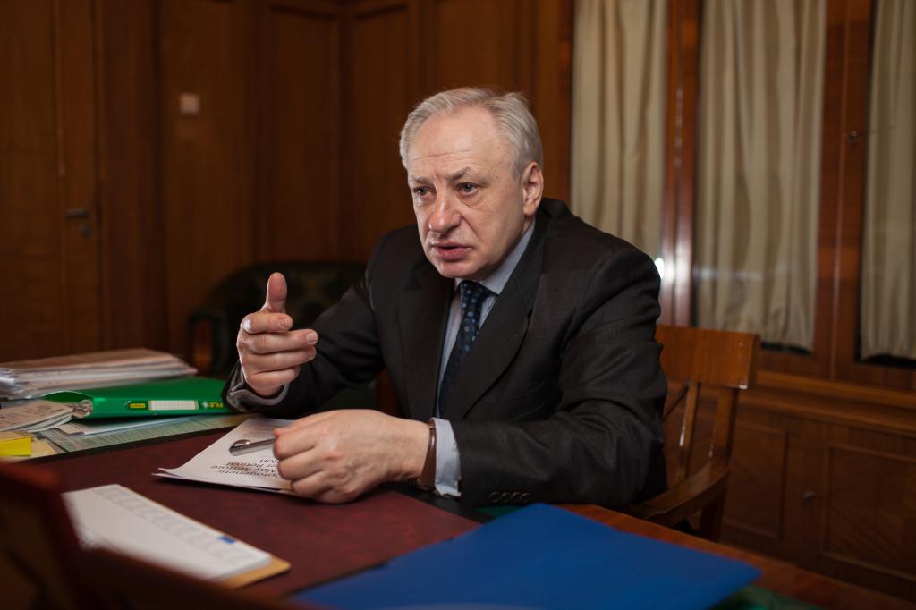 莫斯科國立大學生物學院院長，俄羅斯科學院院士，米哈伊爾·彼得洛維奇·基爾皮奇尼科夫 Михаил Петрович Кирпичников M. P. Kirpichnikov