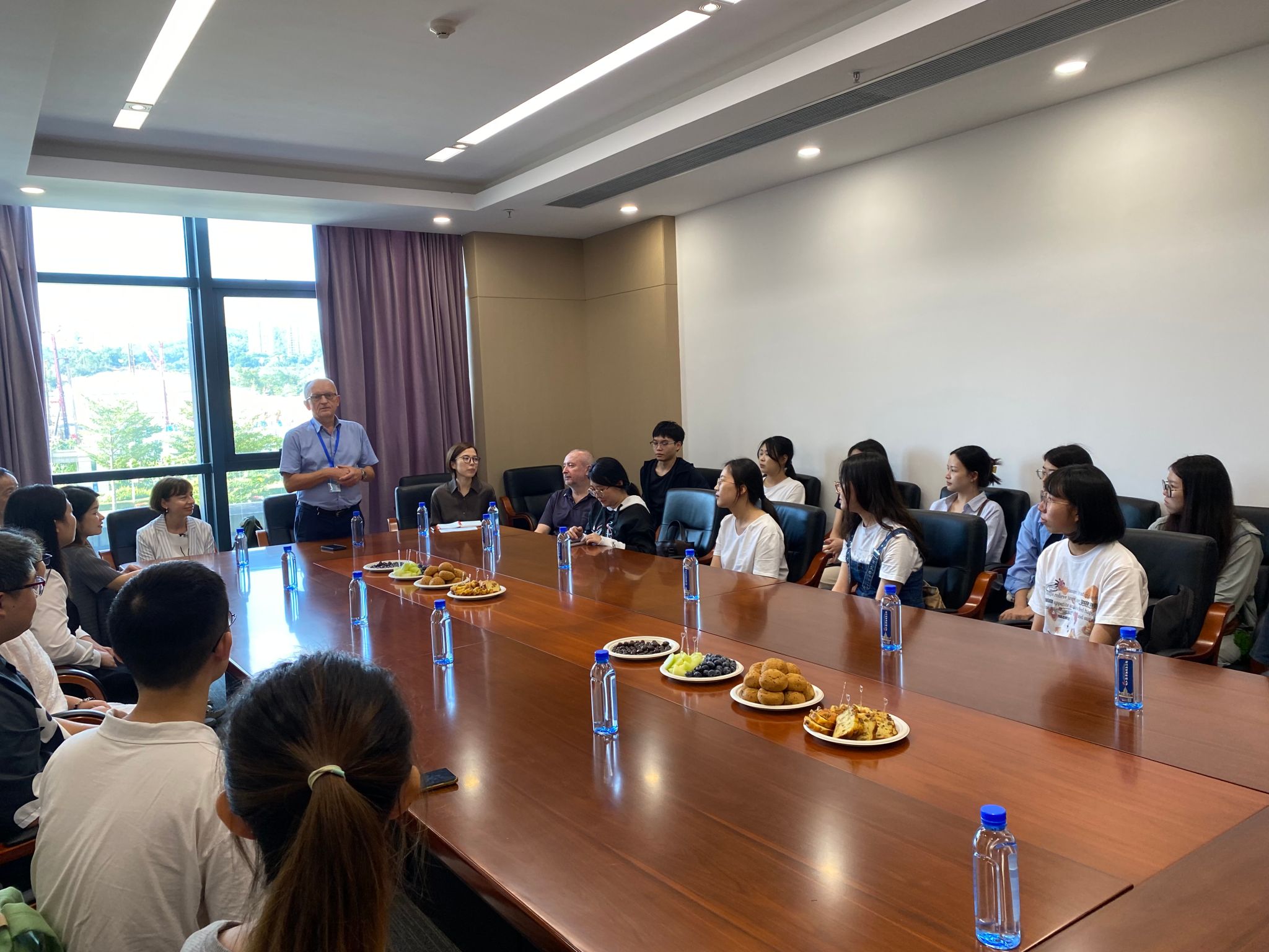 廣外座談會圖片.jpeg